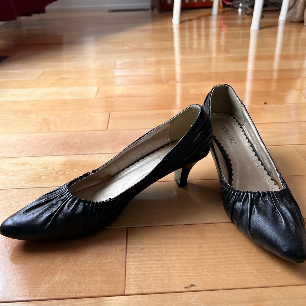 Black heel shoes